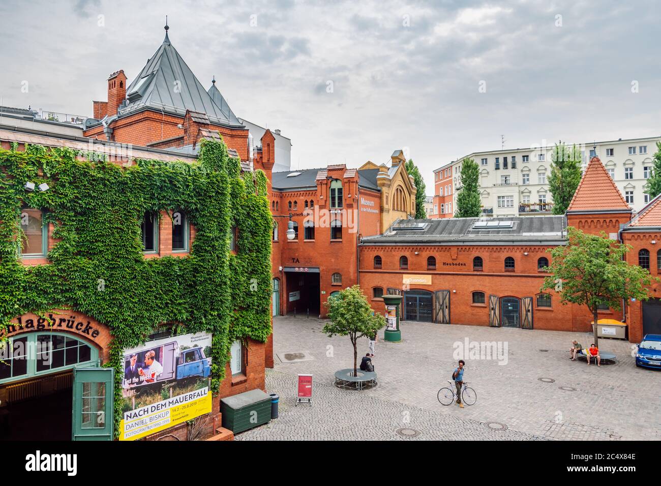 Centro Culturale, Kulturbrauerei. Originariamente costruito come birreria, è uno dei pochi esempi ben conservati di architettura industriale a Berlino. Foto Stock