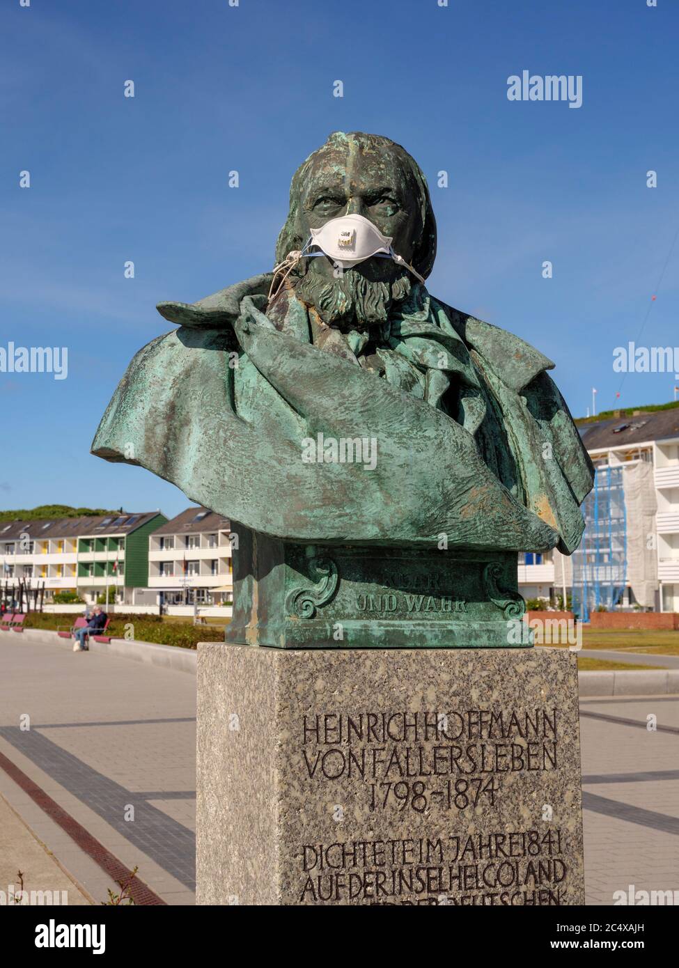 Monument Hoffmann von Falersleben con maschera filtrante, Unterland, Isola di Helgoland, distretto di Pinneberg, Schleswig-Holstein, Germania, Europa Foto Stock