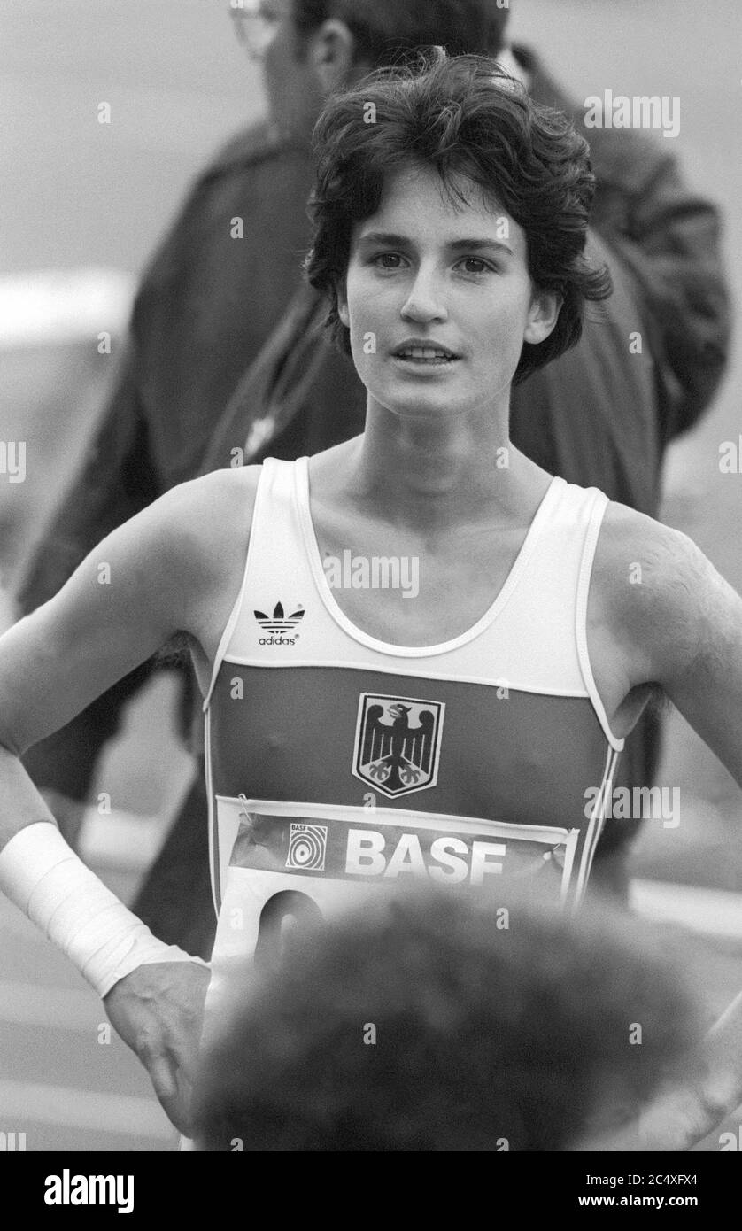 ULRIKE SARVARI, corridore tedesco di sprint al Campionato europeo di Stoccarda 1986 Foto Stock