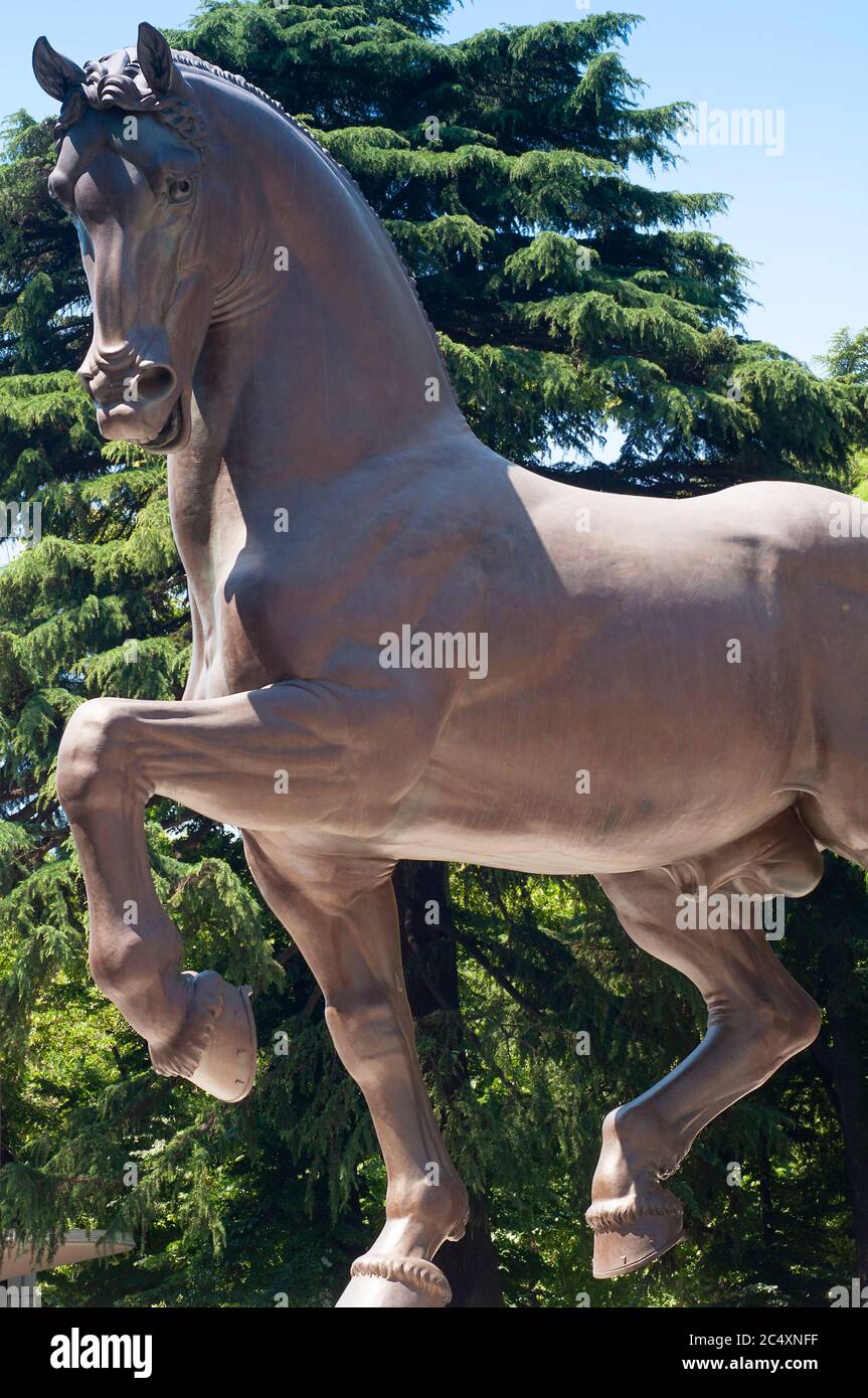 Italia, Lombardia, Milano, Ippodromo di San Siro, statue equestri di bronzo dell'artista Leonardo da Vinci Foto Stock