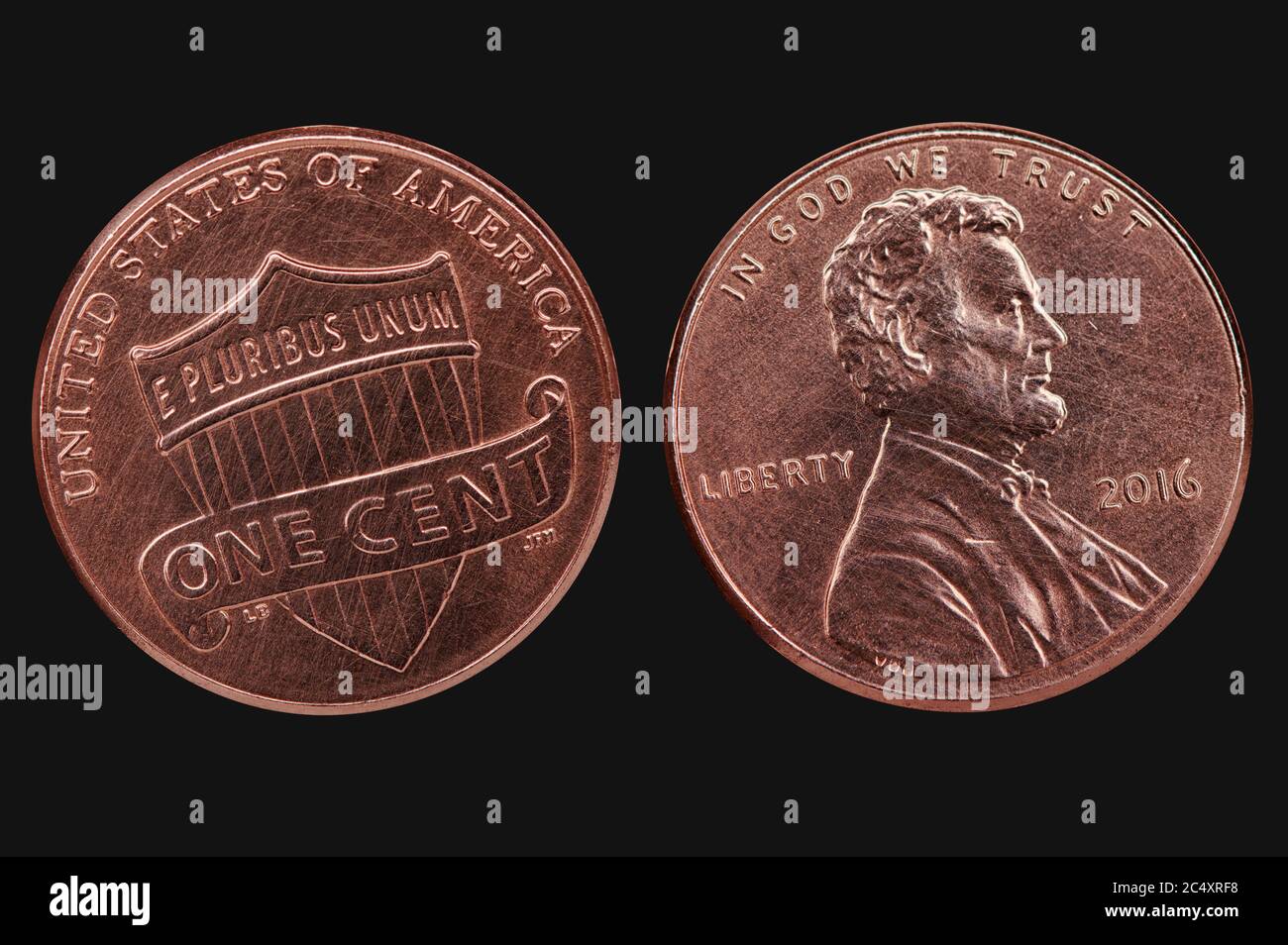 Vecchia moneta americana graffiata. Valuta degli Stati Uniti isolata su sfondo nero con tracciato di ritaglio Foto Stock
