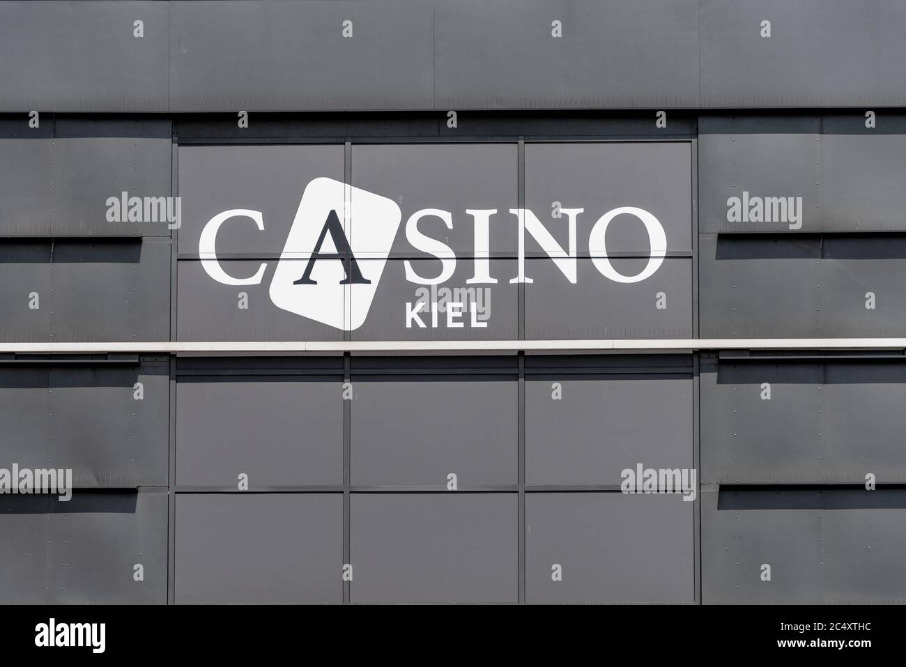 Werbeganner an der Fassade der Spielbank a Kiel Foto Stock