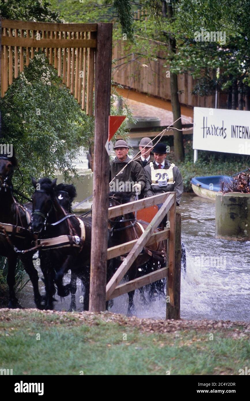Il principe Filippo, duca di Edimburgo, gareggia alla guida in carrozza. Spettacolo di cavalli Windsor. Berkshire, Inghilterra, Regno Unito circa 1989 Foto Stock