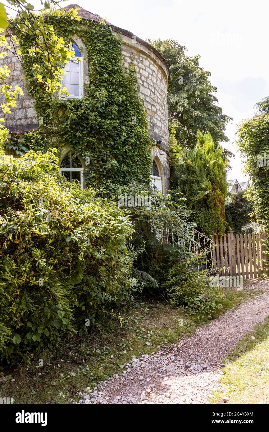 The Roundhouse accanto al Tamigi e Severn Canal in disuso a Chalford, Gloucestershire UK Foto Stock