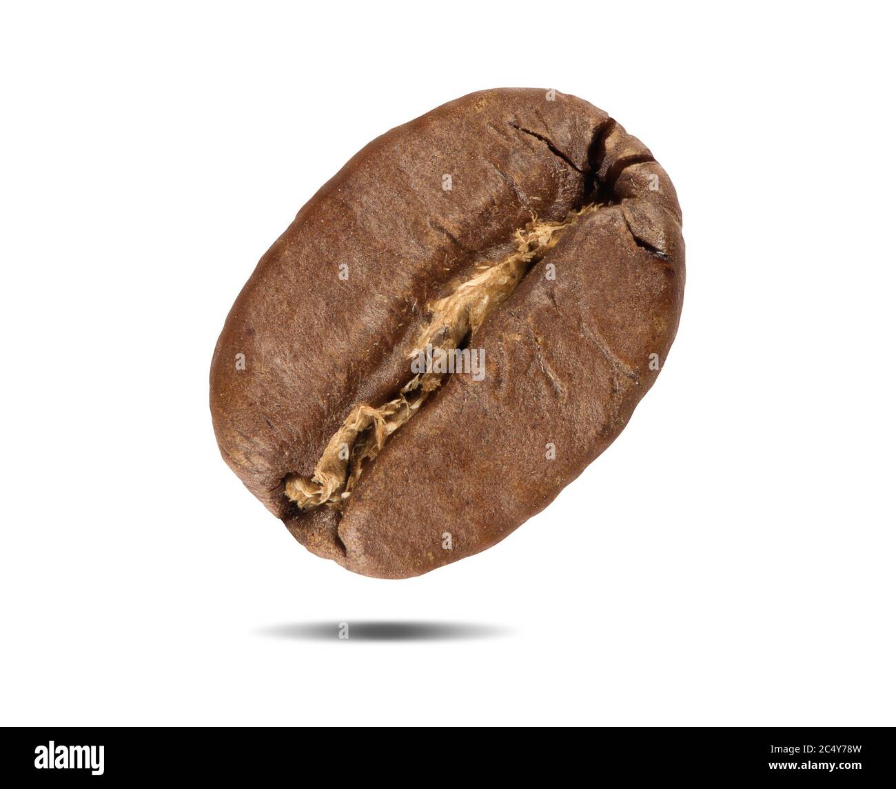 La macrocografia di un caffè arabica è stata isolata su bianco con un percorso di ritaglio Foto Stock