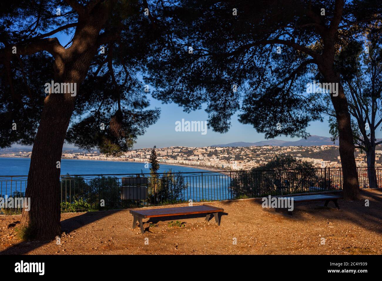 Terrazza panoramica Costa Azzurra sulla collina del Castello all'alba nella città di Nizza in Francia Foto Stock