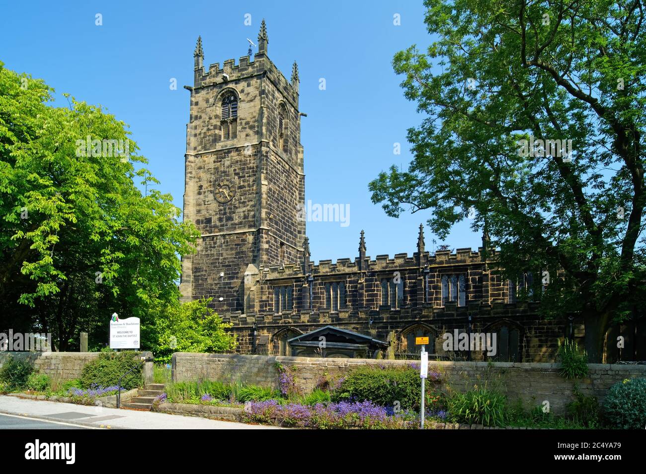 Regno Unito, South Yorkshire, Barnsley, Penistone, St John the Baptist Church Foto Stock