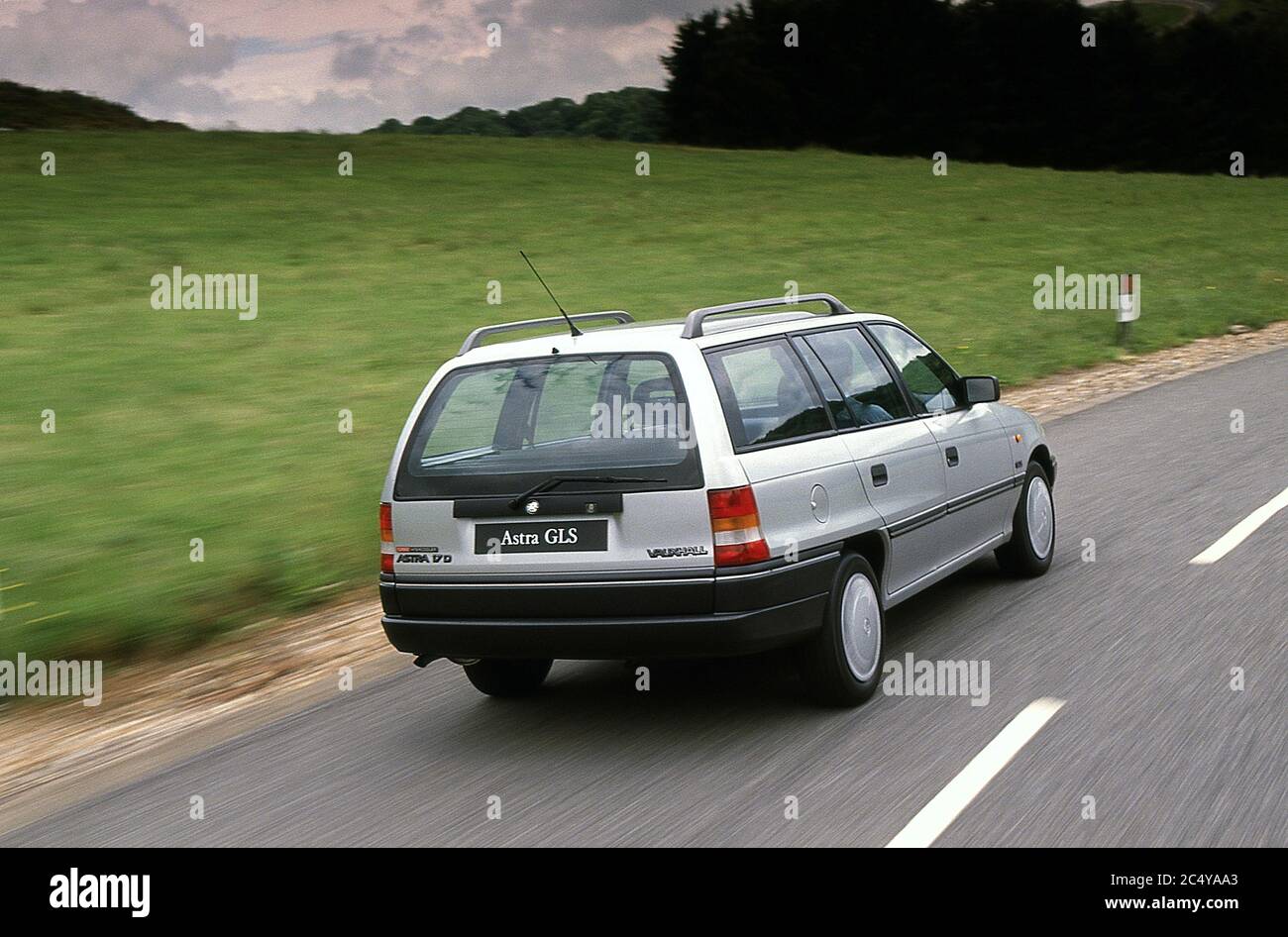 1991 Vauxhall Astra GLS Estate in fase di test al Millbrook Proving Ground Bedfordshire UK Foto Stock