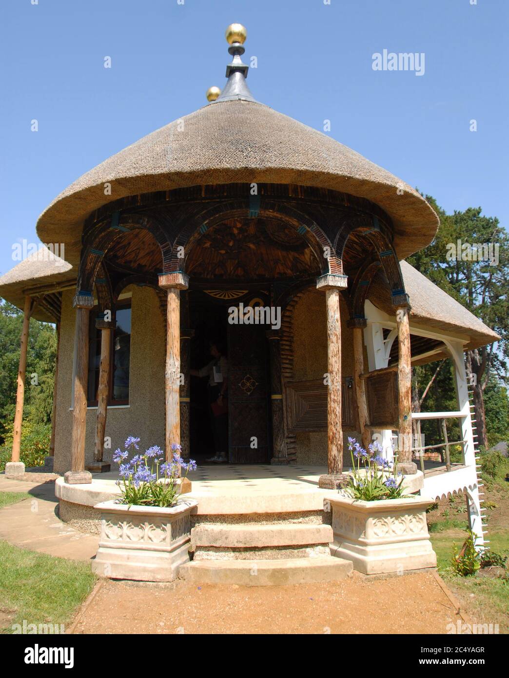 Il cottage svizzero recentemente ristrutturato nel giardino svizzero Foto Stock