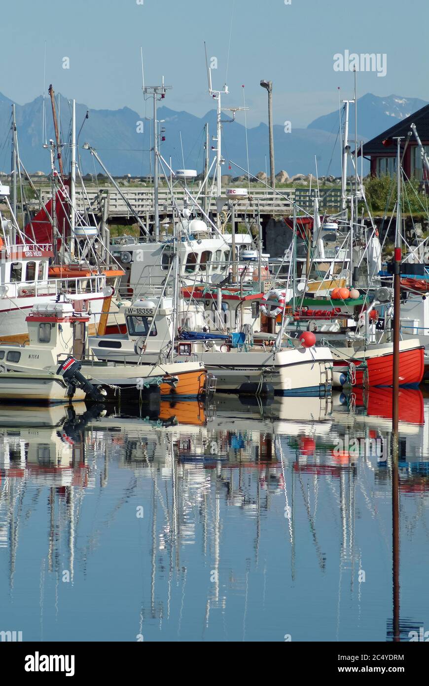 Barche da pesca locali, villaggio di Andenes, comune di Andøy, Norvegia, Scandinavia, Europa Foto Stock