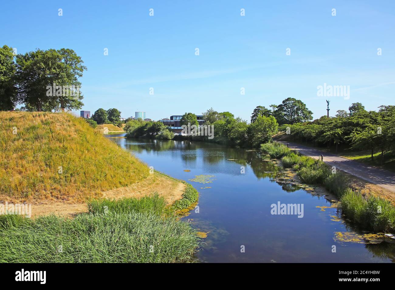 Splendido paesaggio del Kastellet, o la cittadella che è le porte originali della città, Christianshavn, Copenhagen, Danimarca. Foto Stock