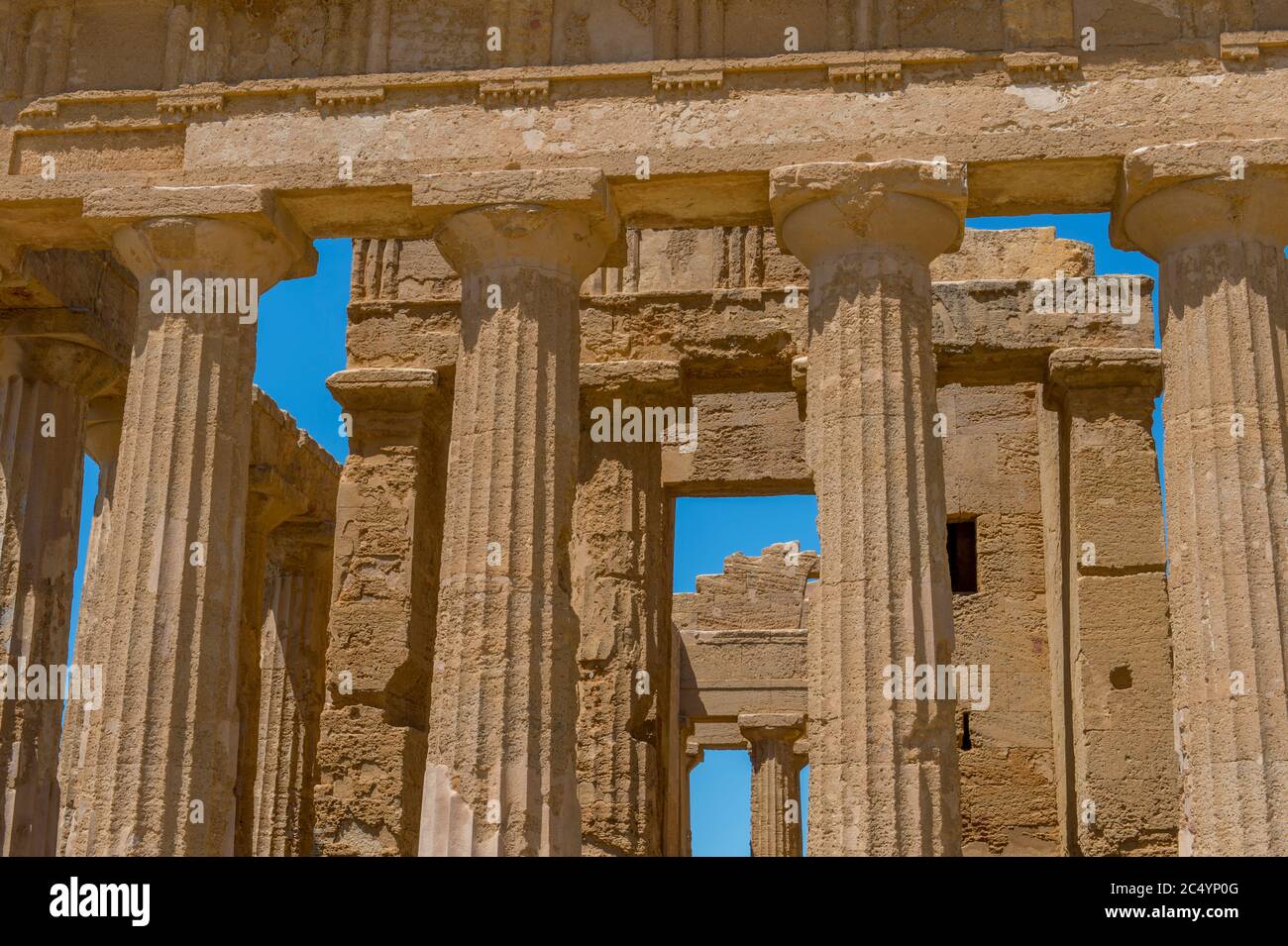 Particolare del Tempio della Concordia (greco: Harmonia) , costruito intorno al 440-430 a.C., che è un antico tempio greco dell'antica città di Akragas, situato in Foto Stock