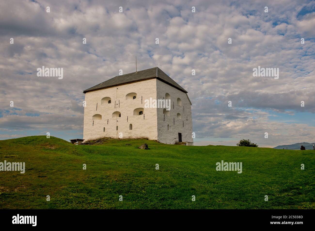 La Fortezza di Kristiansten, costruita dopo l'incendio della città di Trondheim nel 1681, si trova su una collina ad est della città di Trondheim a Sor-Tr Foto Stock