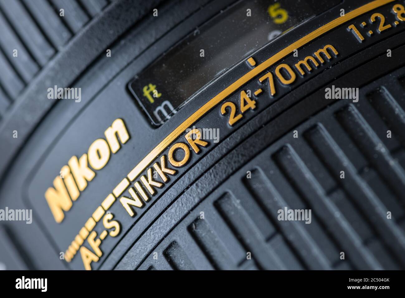 Un obiettivo con zoom Nikkor della ditta giapponese Nikon. Foto Stock