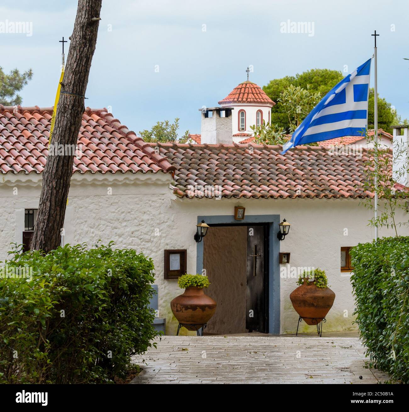 L'ingresso del monastero di Faneromeni sull'isola di Lefkada, Grecia. È un importante sito religioso del paese. Foto Stock