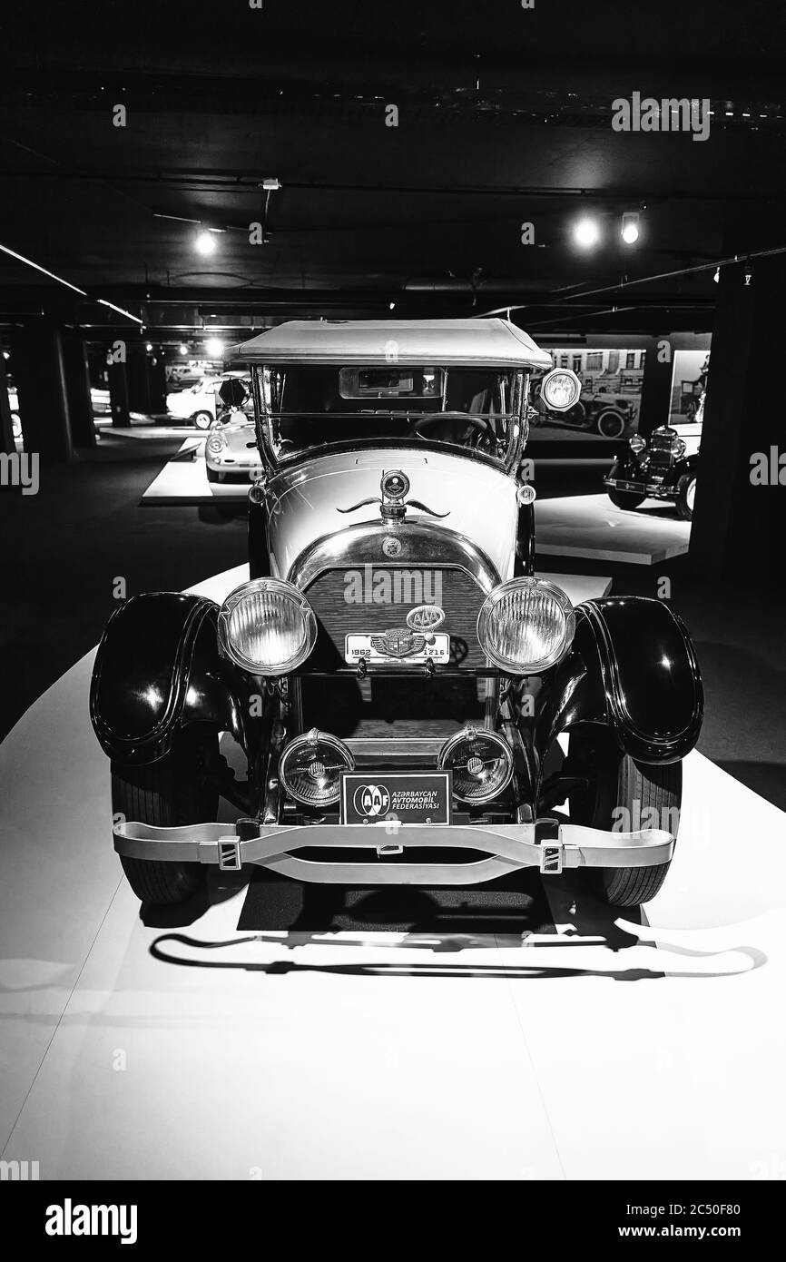 CADILLAC TIPO V-63 TOURING 1924. Auto retrò in mostra. Mostra di auto classiche - Heydar Aliyev Centre, Baku, Azerbaigian - 26,04,2017 Foto Stock