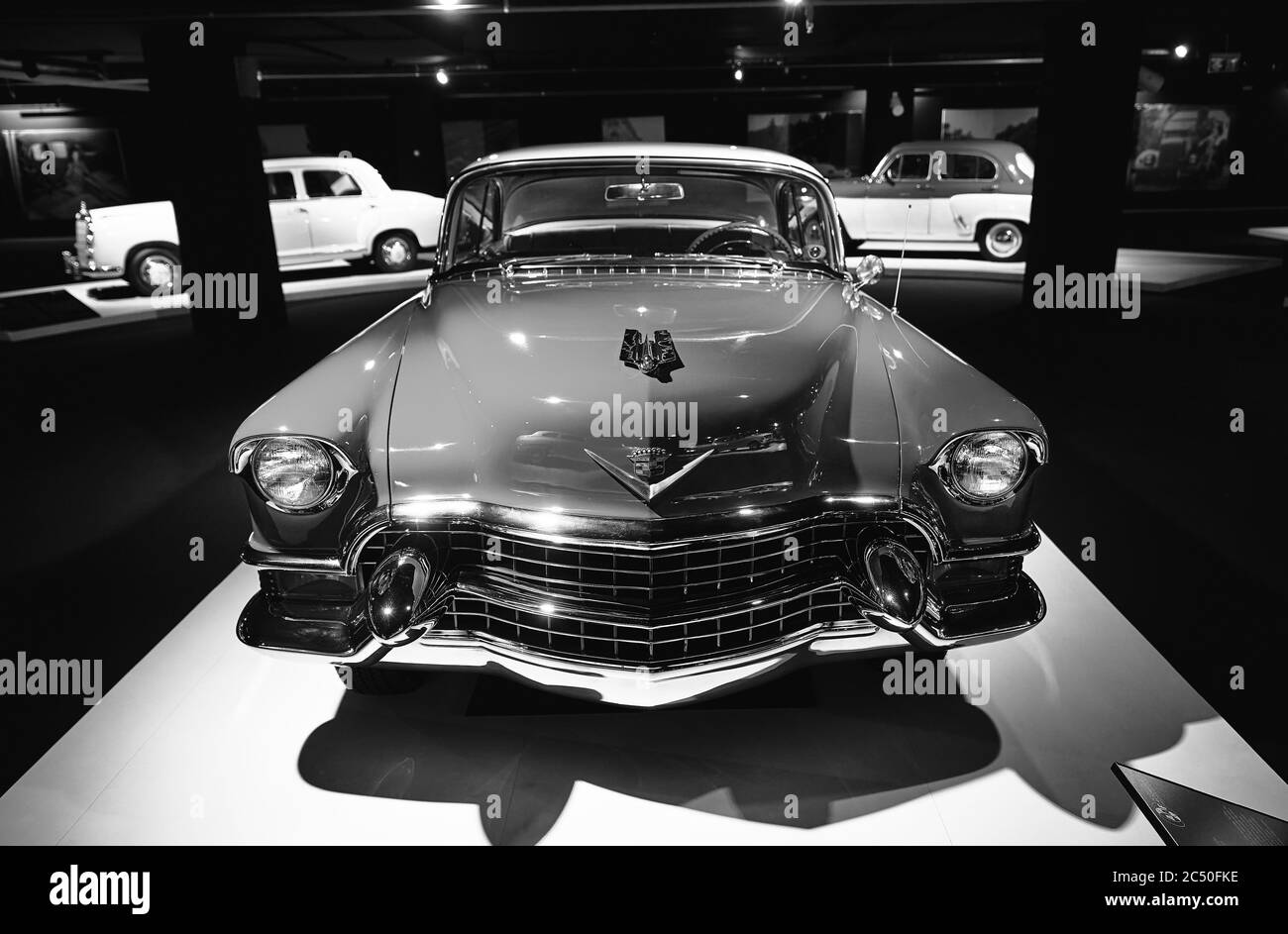 Cadillac Coupe Deville 1955. Auto retrò in mostra. Mostra di auto classiche - Heydar Aliyev Centre, Baku, Azerbaigian - 26,04,2017 Foto Stock