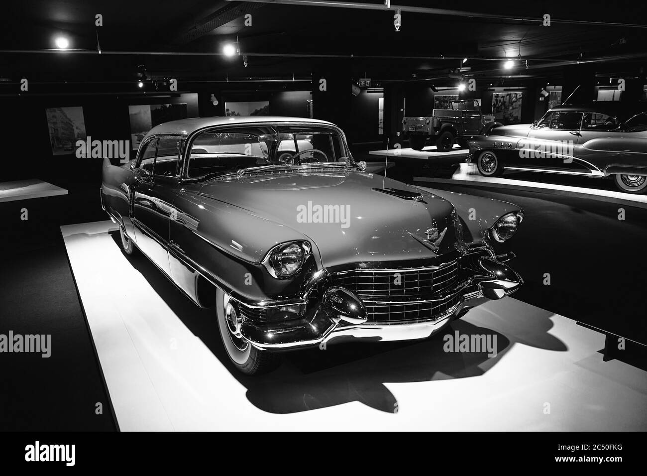 Cadillac Coupe Deville 1955. Auto retrò in mostra. Mostra di auto classiche - Heydar Aliyev Centre, Baku, Azerbaigian - 26,04,2017 Foto Stock