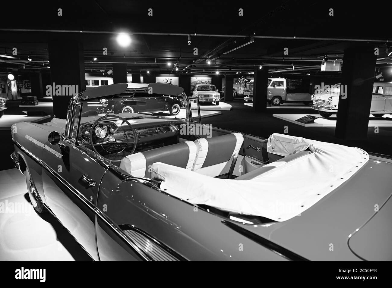Chevrolet Bel Air. Auto americana di dimensioni standard prodotta dalla divisione Chevrolet della General Motors Corporation. Auto retrò. Mostra di auto classiche - Heydar Foto Stock