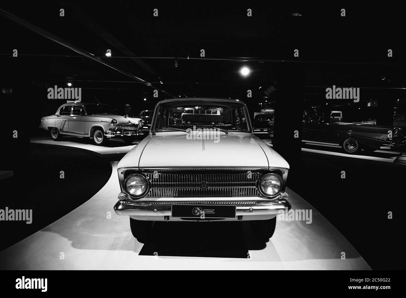 Moskvich-408. Vecchia macchina sovietica. Auto retrò. Mostra di auto classiche - Heydar Aliyev Centre, Baku, Azerbaigian 26,04,2017 Foto Stock