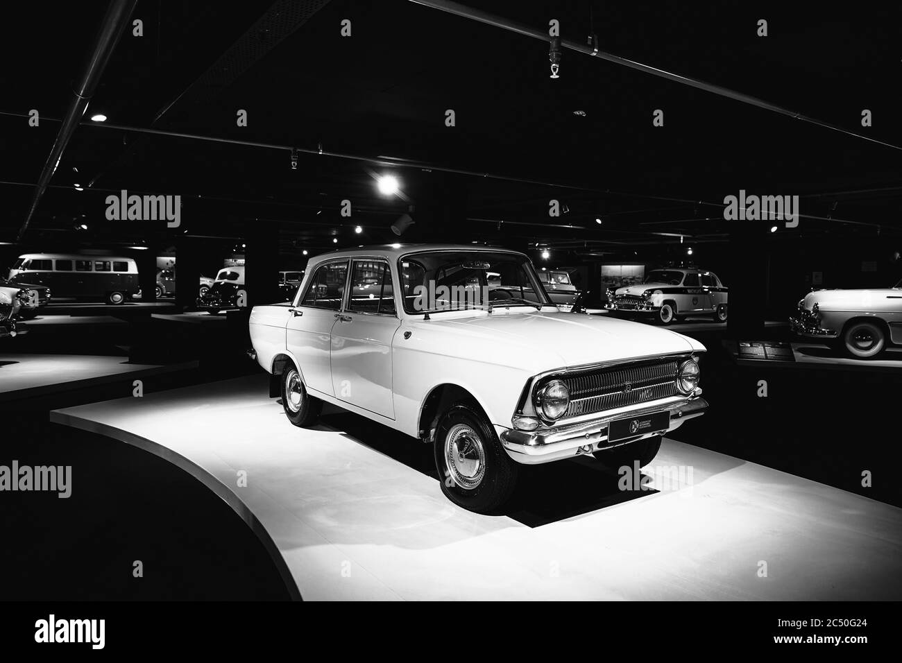 Moskvich-408. Vecchia macchina sovietica. Auto retrò. Mostra di auto classiche - Heydar Aliyev Centre, Baku, Azerbaigian 26,04,2017 Foto Stock