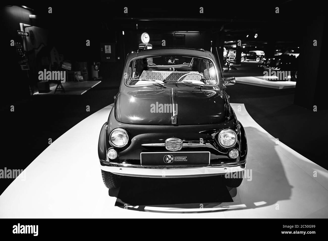 Fiat Nuova 500 (1960). Piccola auto italiana. Auto retrò. Mostra di auto classiche - Heydar Aliyev Centre, Baku, Azerbaigian 26,04,2017 Foto Stock