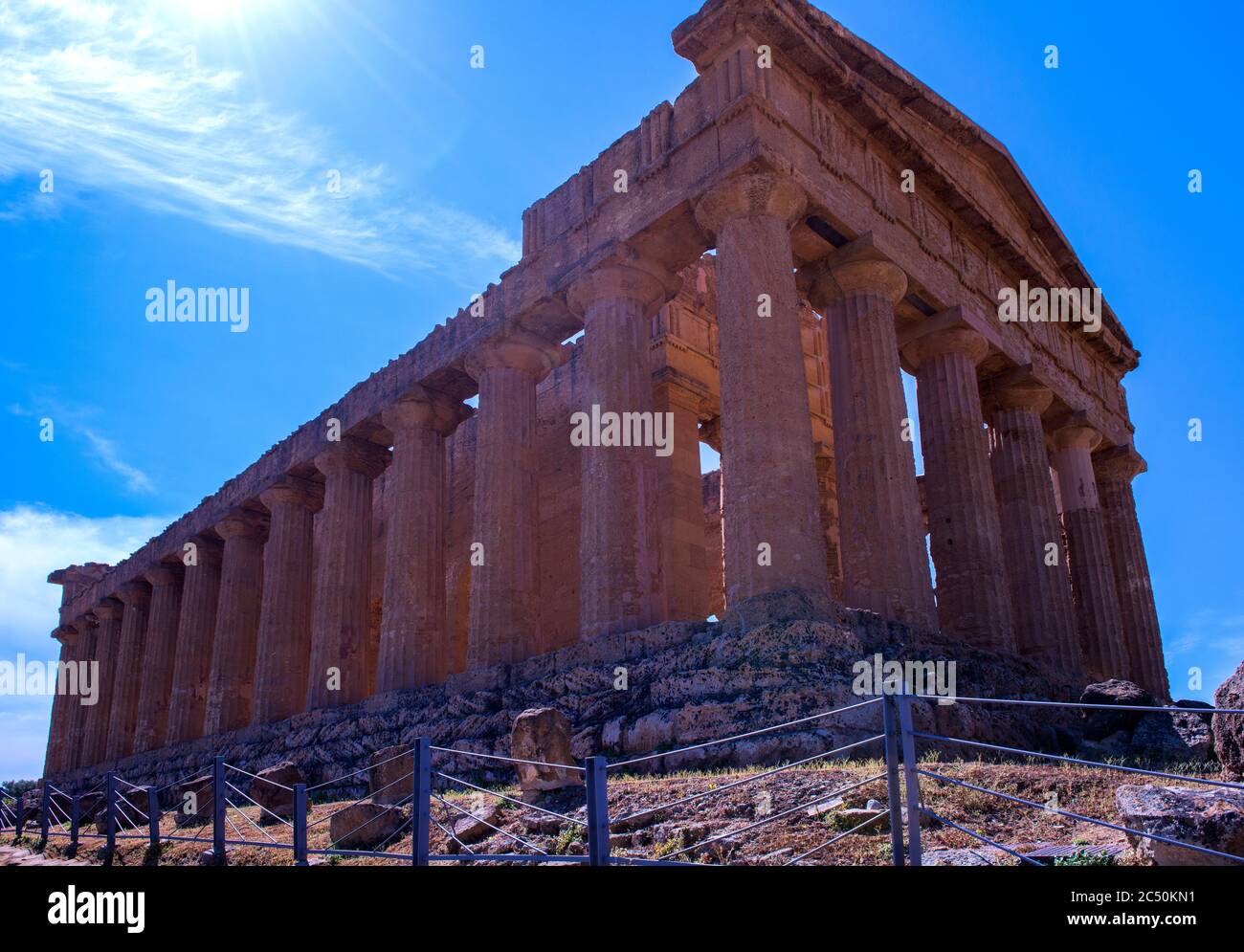 Tempio della Concordia, è un antico tempio greco, il più grande e meglio conservato tempio dorico in Sicilia, Valle dei Templi, Agrigento, Sicilia, Italia Foto Stock