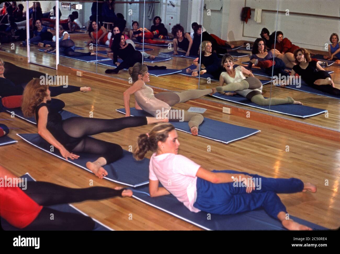 Jane fonda guida una lezione di allenamento al Jane fonda's Workout a Beverly Hills, CA 1980 Foto Stock