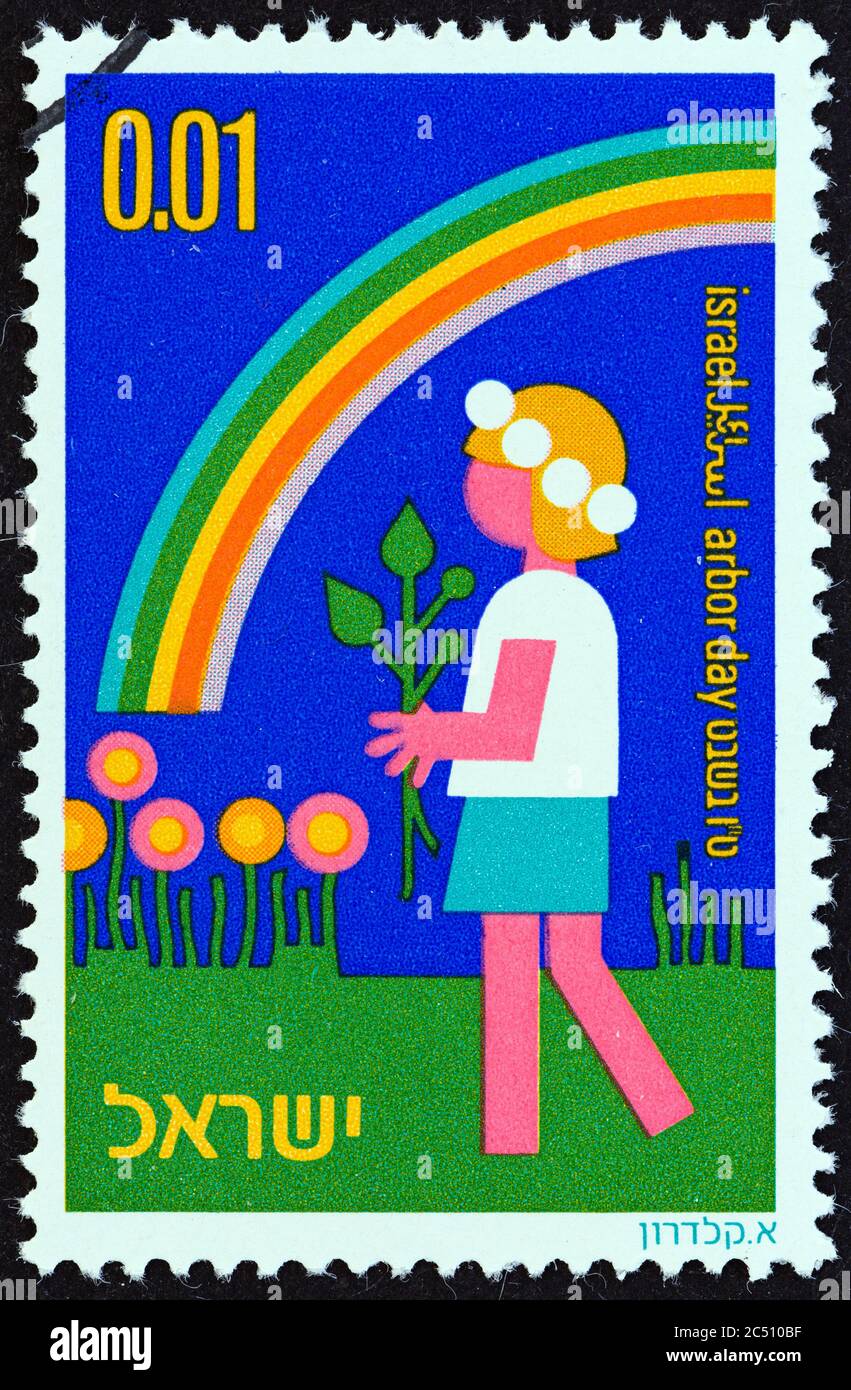 ISRAELE - CIRCA 1975: Un francobollo stampato in Israele dal 'Arbor Day' mostra Bambino con pianta e arcobaleno, circa 1975. Foto Stock