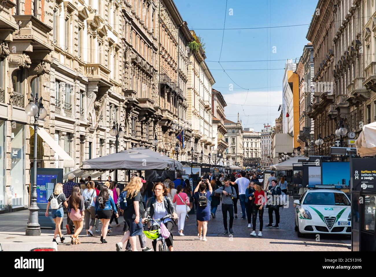 Milano. Italia - 22 maggio 2019: Via Dante a Milano. Folla di persone. Strada pedonale. Foto Stock
