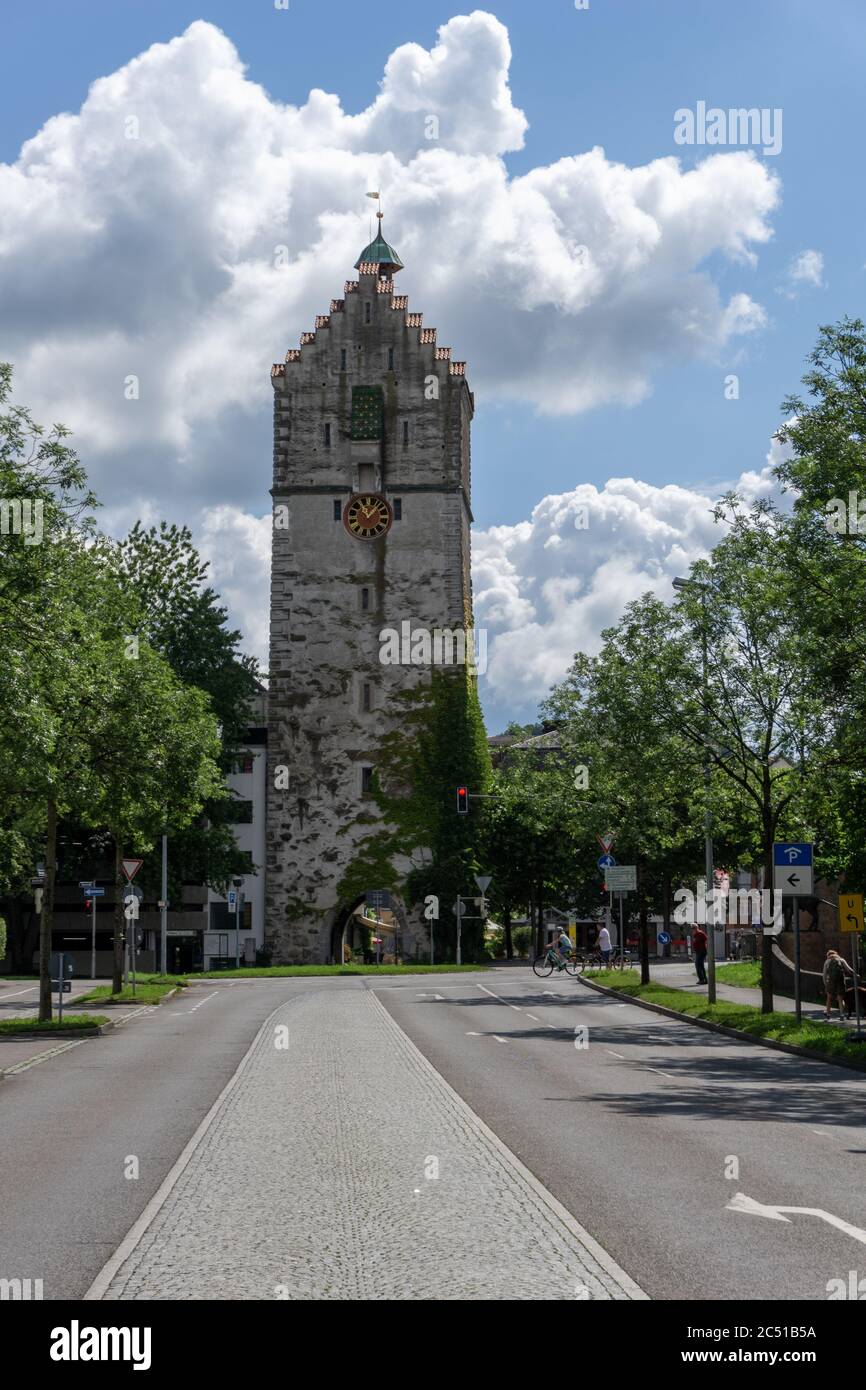 Ravensburg, BW / Germania - 21 giugno 2020: La storica torre Untertor e la porta della città nel centro storico di Ravensburg, nella Germania meridionale Foto Stock