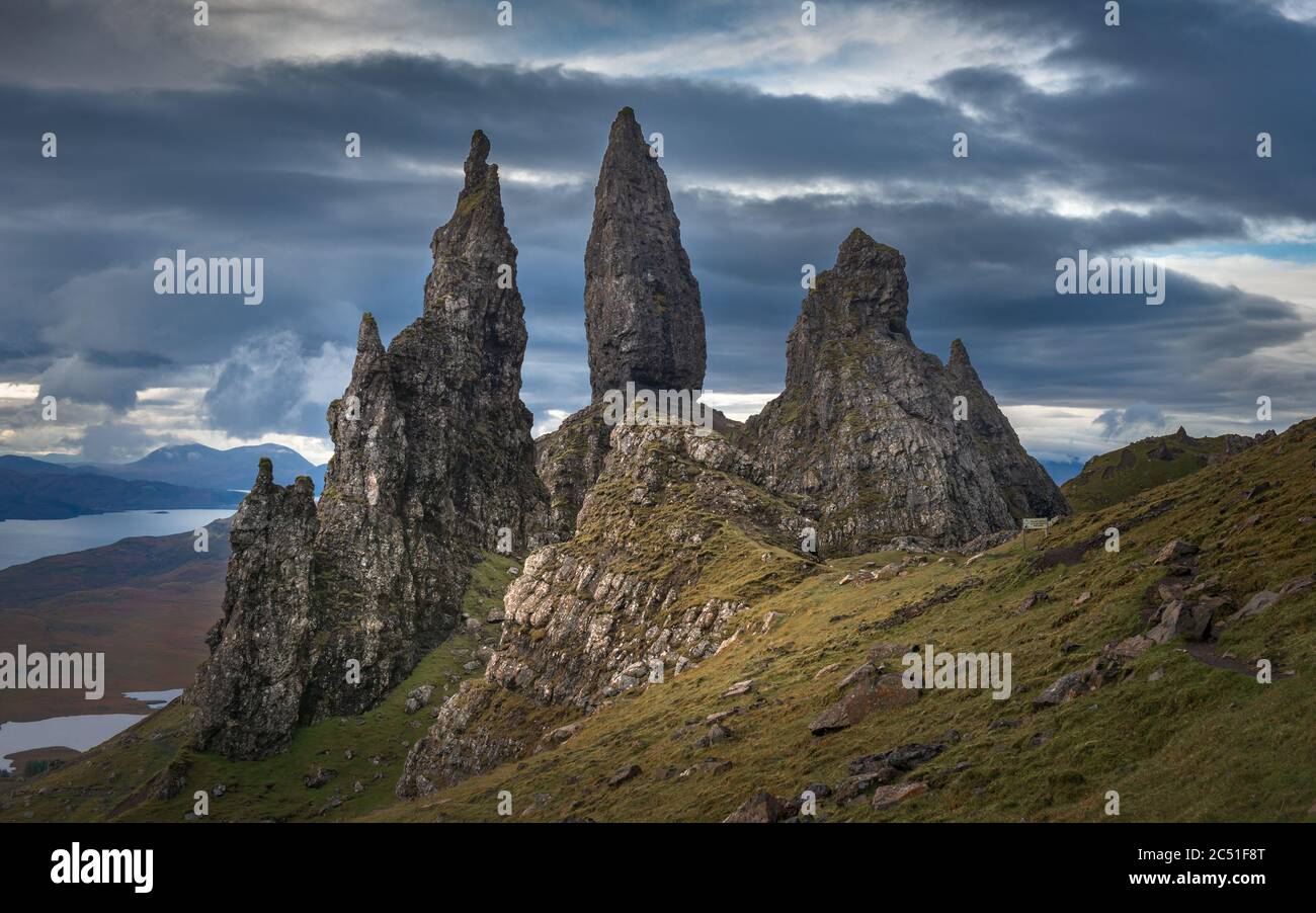 I pinnacoli del paesaggio di Storr a Trotternish sull'isola di Skye al largo della costa delle Highlands scozzesi del Nord Ovest Foto Stock