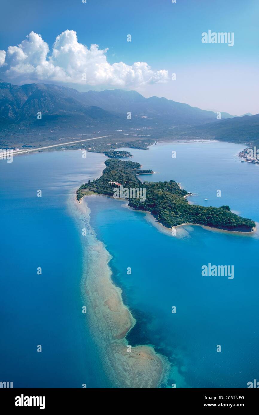 Paesaggio mediterraneo, Isola dei Fiori, Montenegro, Mare Adriatico, Baia di Cattaro. Vicino alla città di Tivat. Foto Stock
