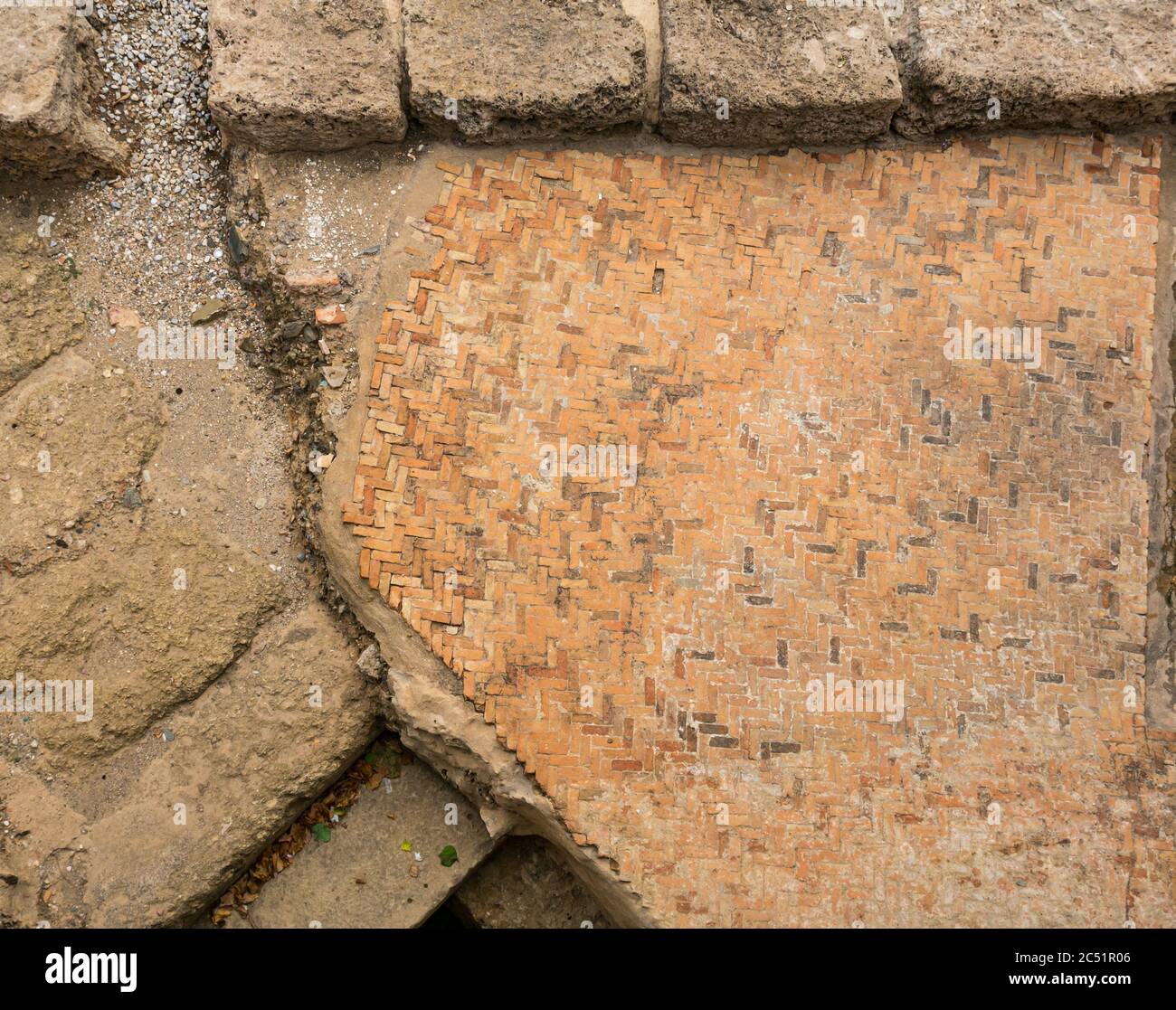 Primo piano dettaglio di piastrelle romane a mosaico del Teatro Roma, Malaga, Andalusia, Spagna Foto Stock