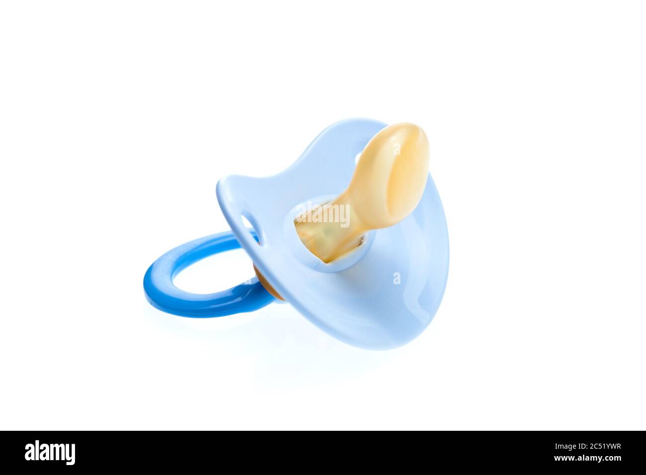 succhietto blu in morbido silicone isolato su sfondo bianco, nessuno. Foto Stock