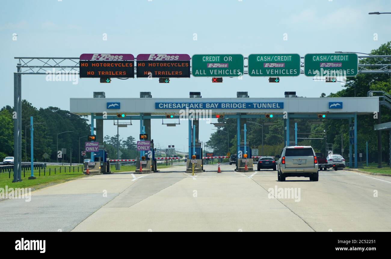 Virginia, U.S.A - 29 giugno 2020 - l'entrata a pedaggio per il Chesapeake Bay Bridge Tunnel Foto Stock