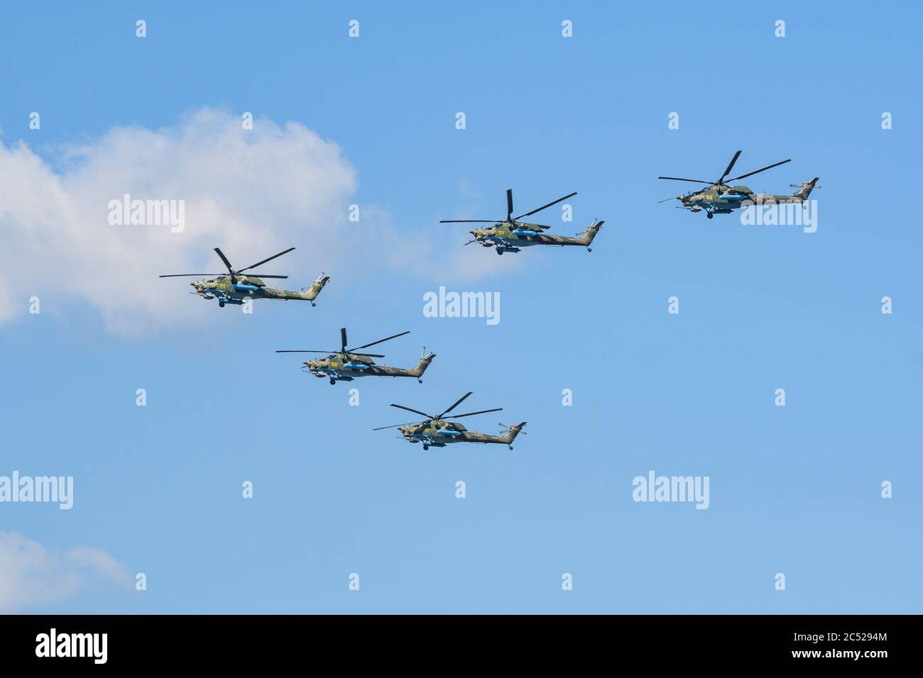MOSCA, RUSSIA - GIU 2020: Elicottero d'attacco russo MI-28N (Havoc) alla sfilata in onore del 75° anniversario della vittoria. Foto Stock