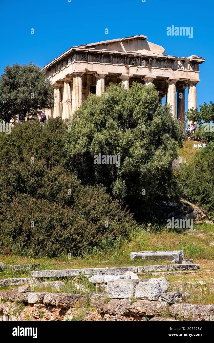 Atene, Attica / Grecia - 2018/04/02: Antico tempio di Efesto, Efaiato, nella zona archeologica di Agora ateniese Foto Stock