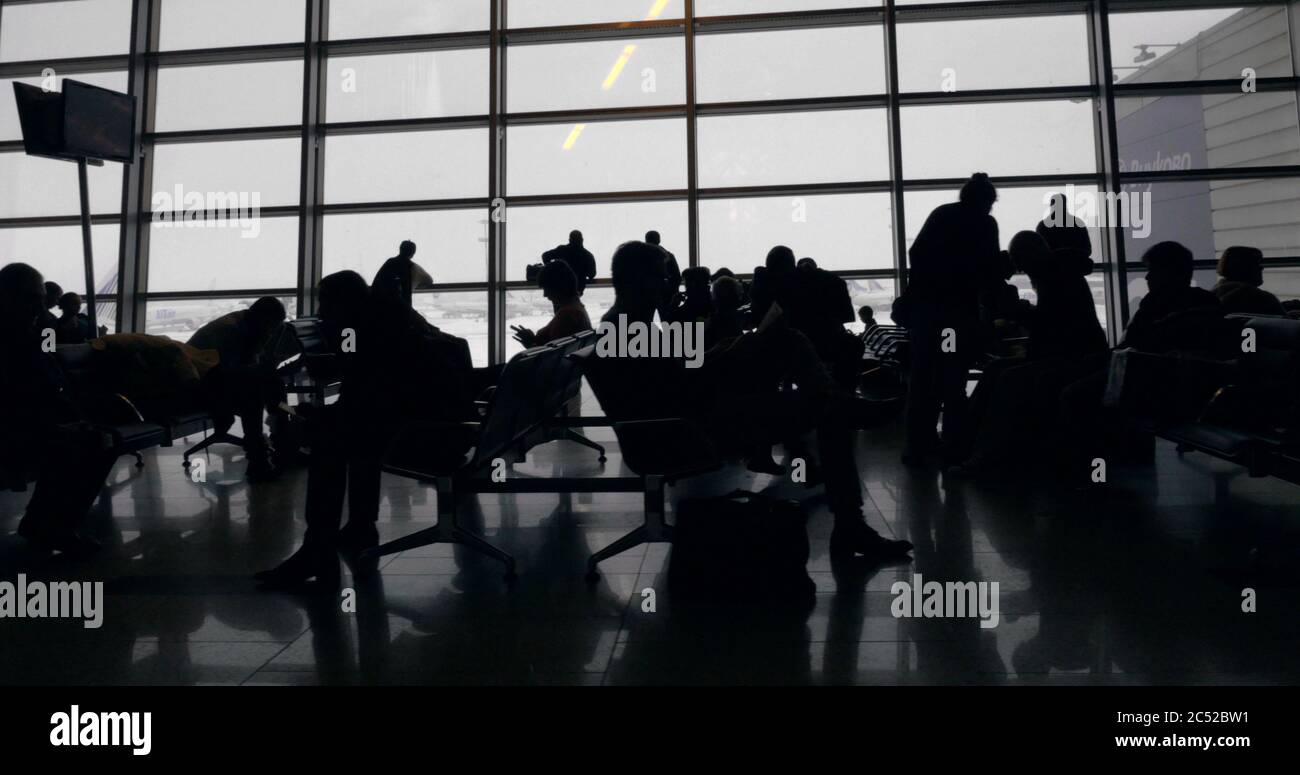 Tempo lungo e noioso in sala d'attesa dell'aeroporto Foto Stock