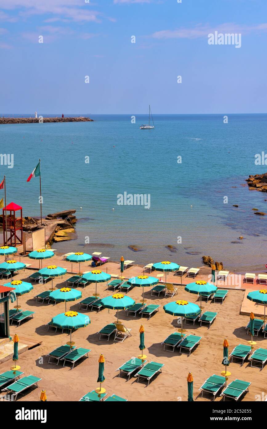 Scorcio marino di Porto Maurizio con la sua spiaggia Imperia Italia Foto Stock