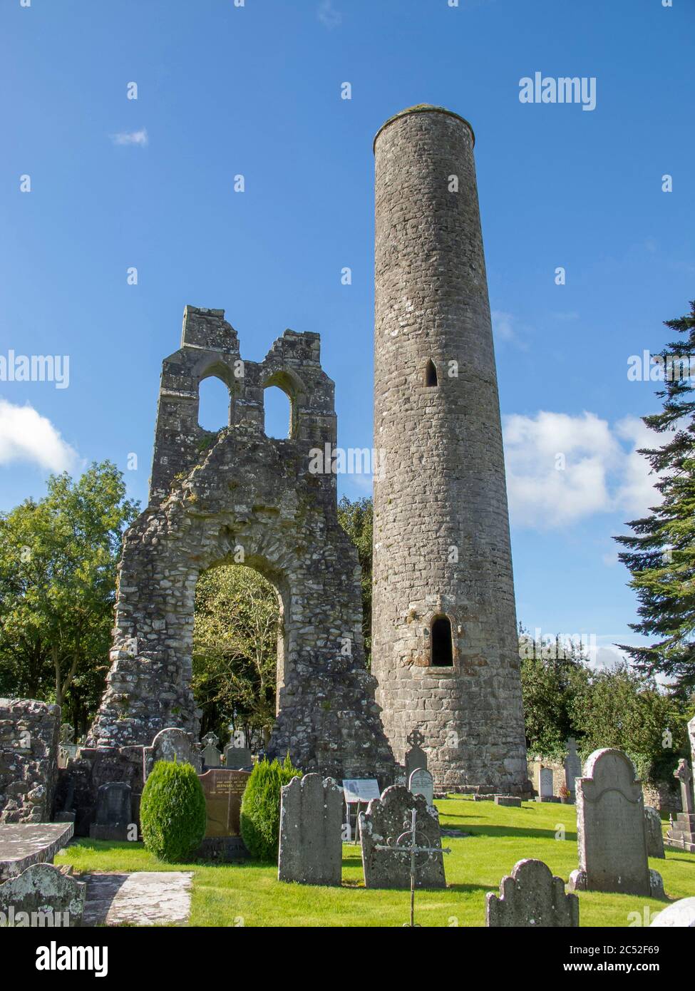 Torre rotonda e cimitero di donaghmore immagini e fotografie stock ad