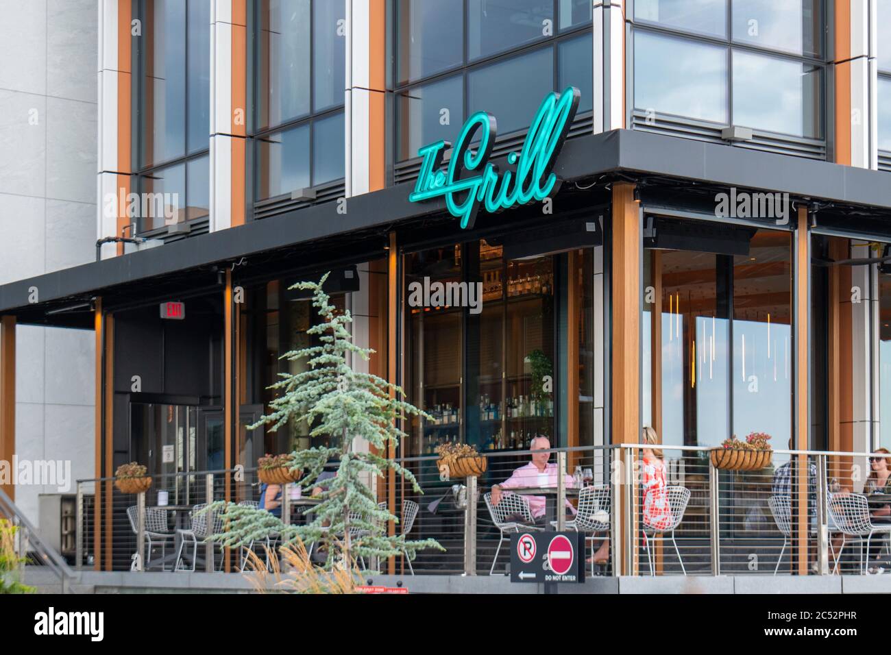 Sign of the Grill, un ristorante americano al Wharf che propone piatti ispirati alla California, un menu di cocktail incentrato sul gin e un fuoco a legna. Foto Stock