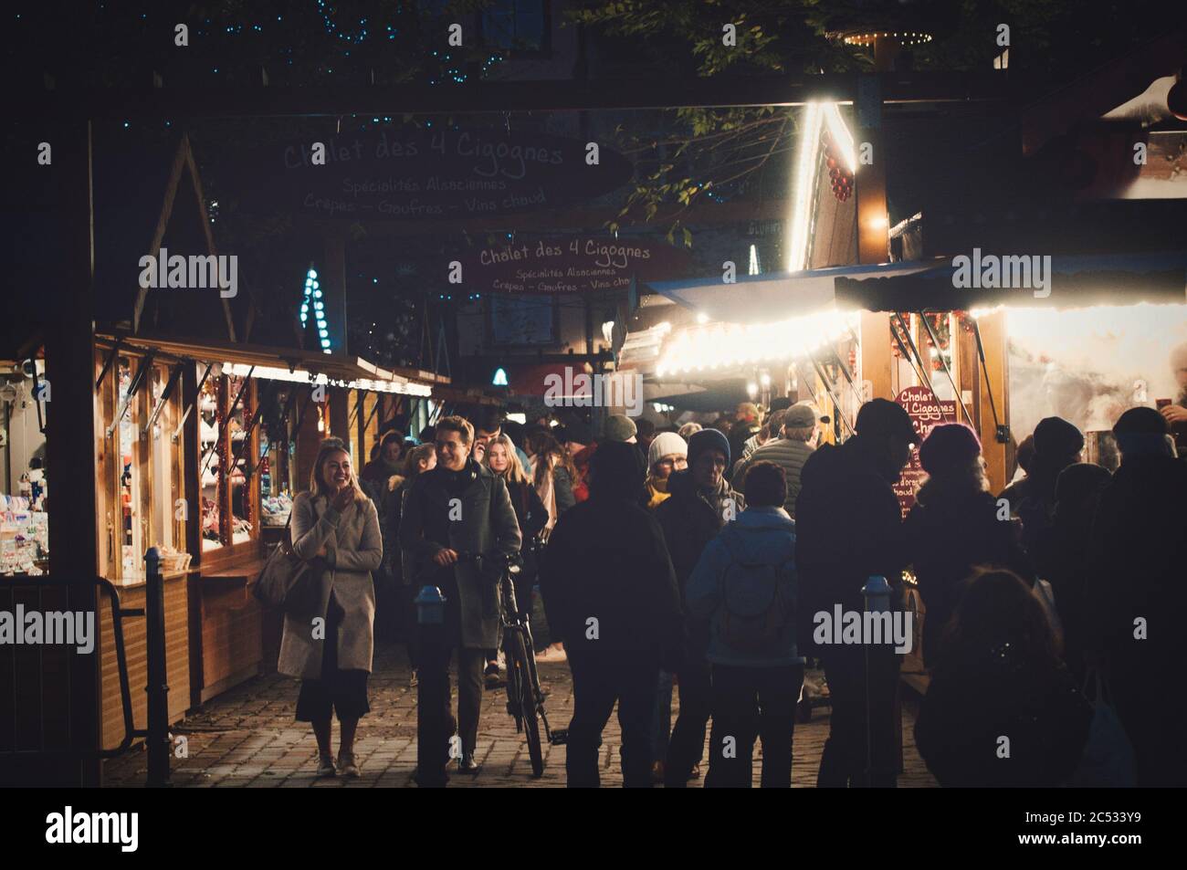 Luci mercatino di Natale a Strasburgo Francia Foto Stock