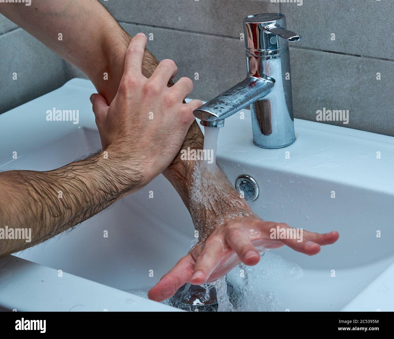 Modi corretti per lavare le mani. Suggerimenti per la precauzione Covid. Foto Stock
