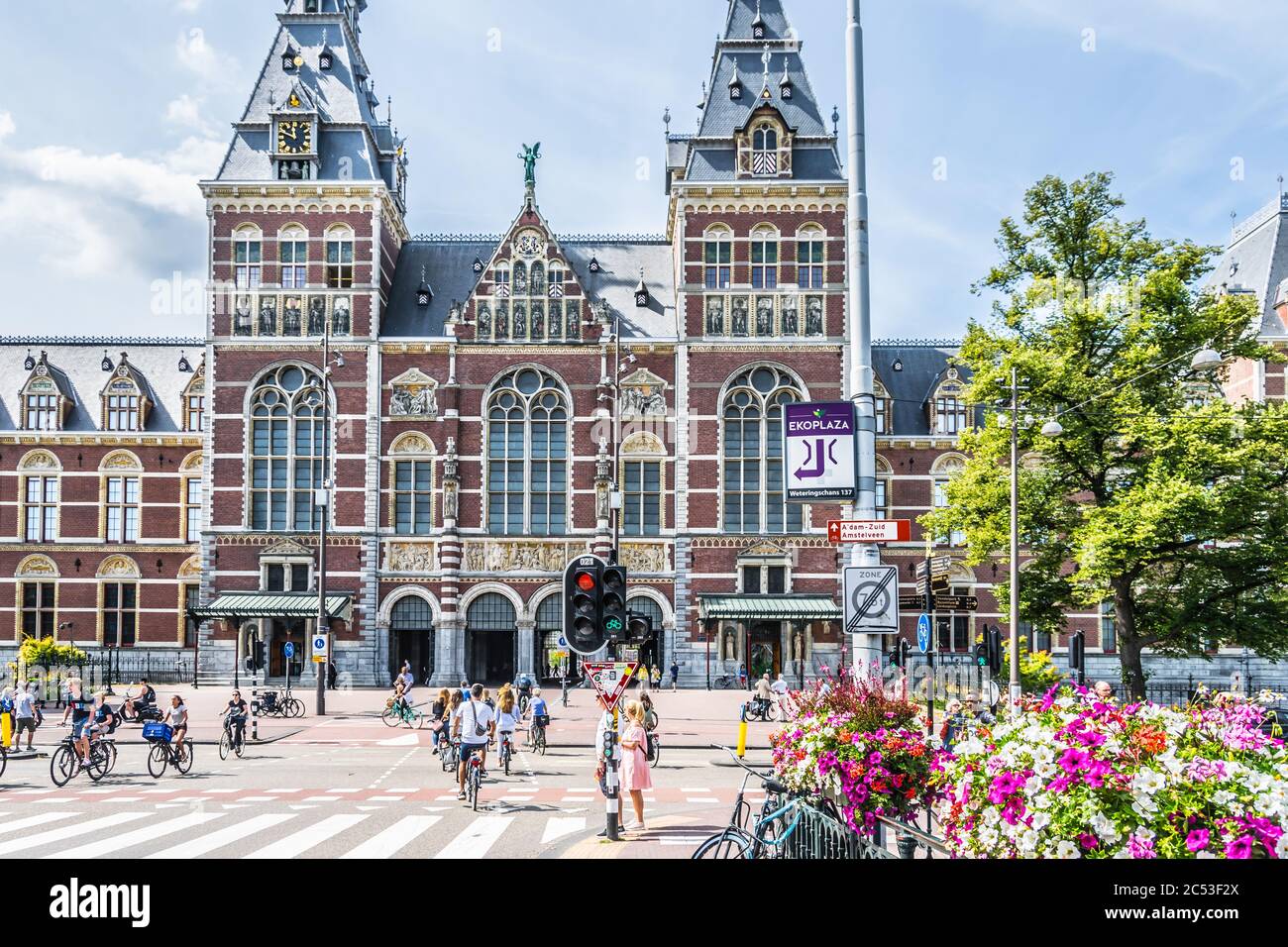 Amsterdam, Paesi Bassi - 18 luglio 2019: Il museo Rijksmuseum situato nella Piazza dei Musei nel quartiere di Amsterdam. Foto di alta qualità Foto Stock