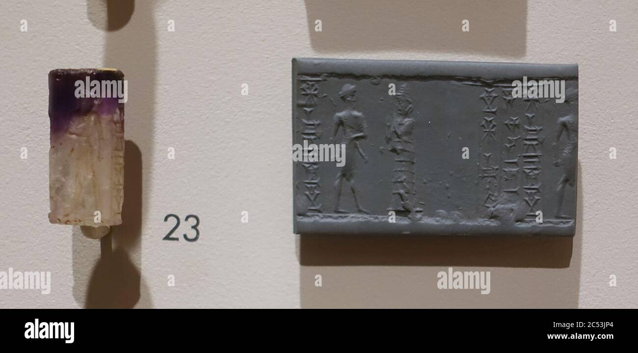 Sigillo di cilindro inscritto con regolo e divinità, periodo di Babilonia Vecchia, c. 2000-1600 A.C. Foto Stock