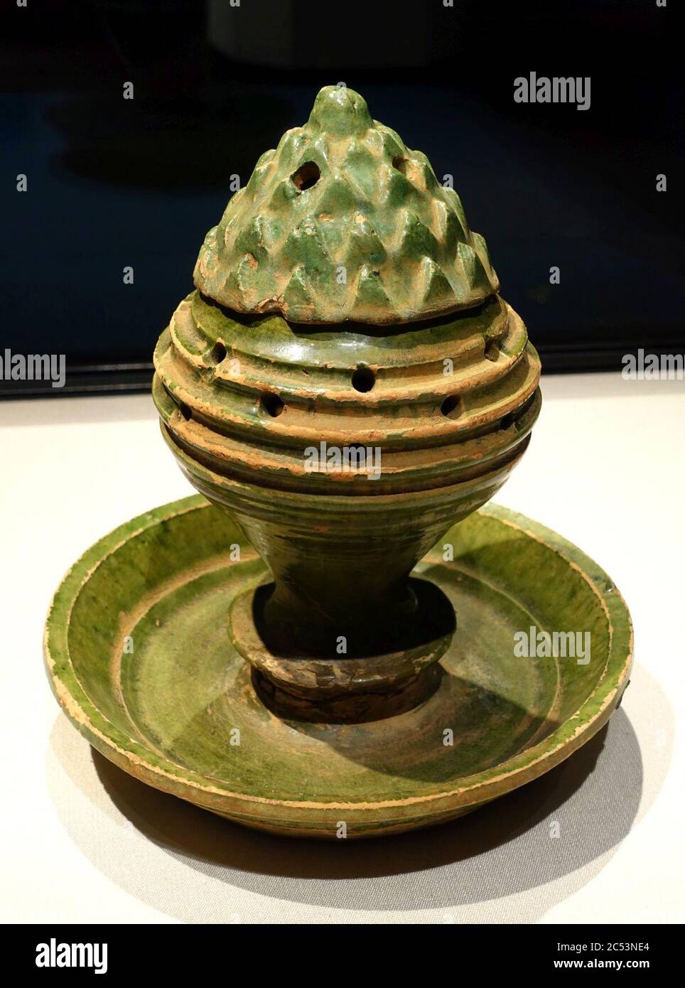 Bruciatore di incenso, attribuito a Nangnang, (Lelang) tomba, Corea, dal 1  ° al 3 ° secolo DC, ceramica, glassa verde Foto stock - Alamy