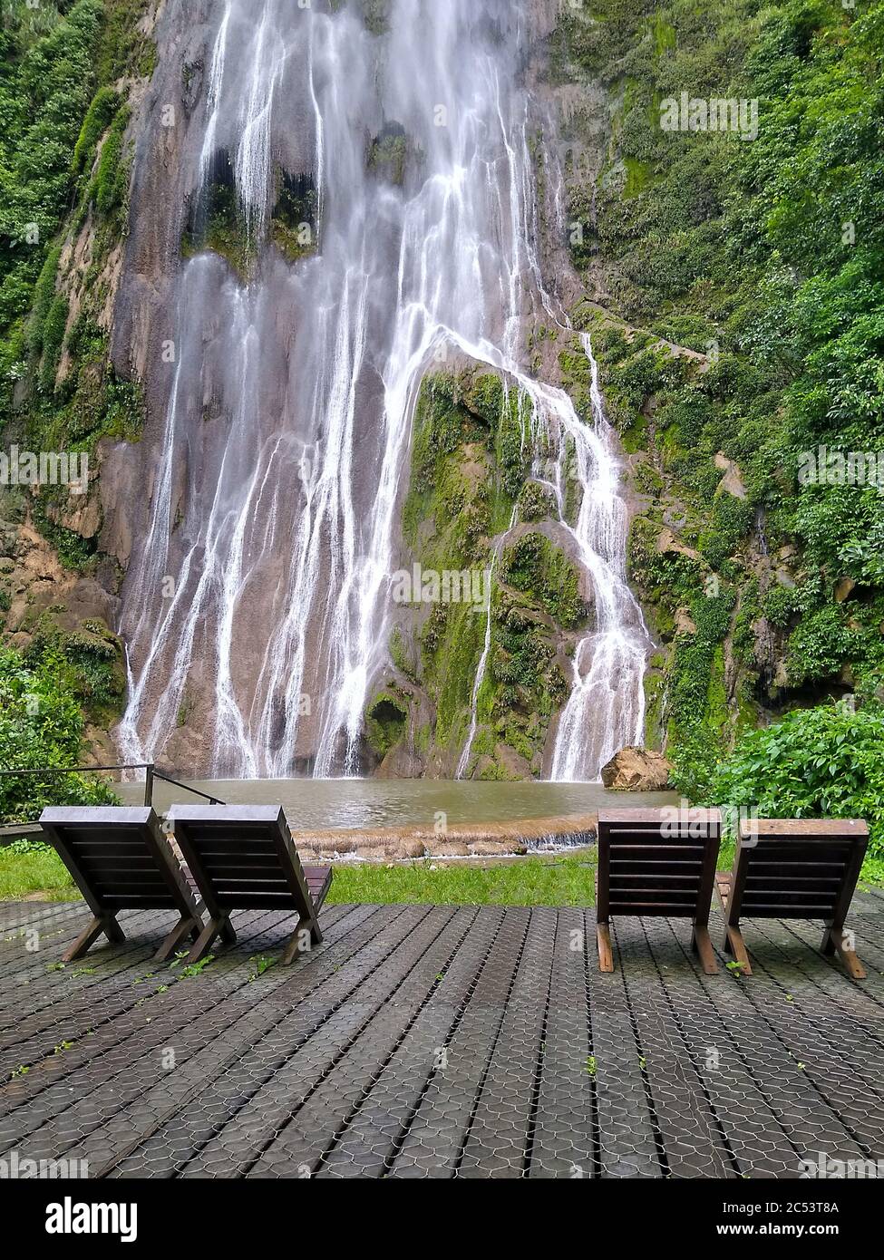 Bodoquena, Mato Grosso do sul, Brasile. 01/22/2020. Ecoturismo a Cachoeira da Boca da Onça. Vista dell'infrastruttura della cascata principale di t Foto Stock