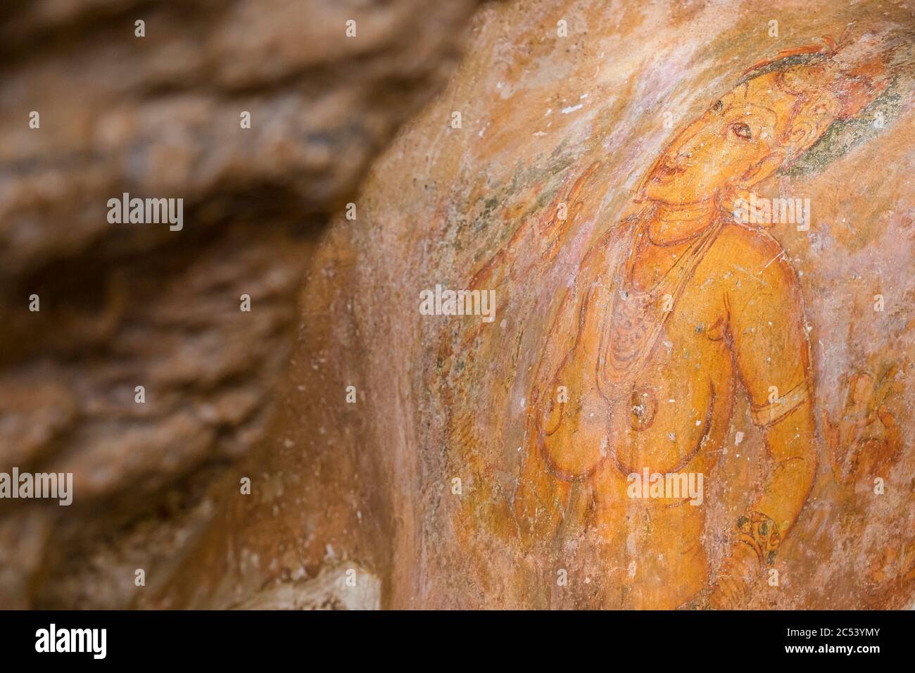 Pittura murale in una grotta nella roccia di Sigiriya, Sri Lanka Foto Stock