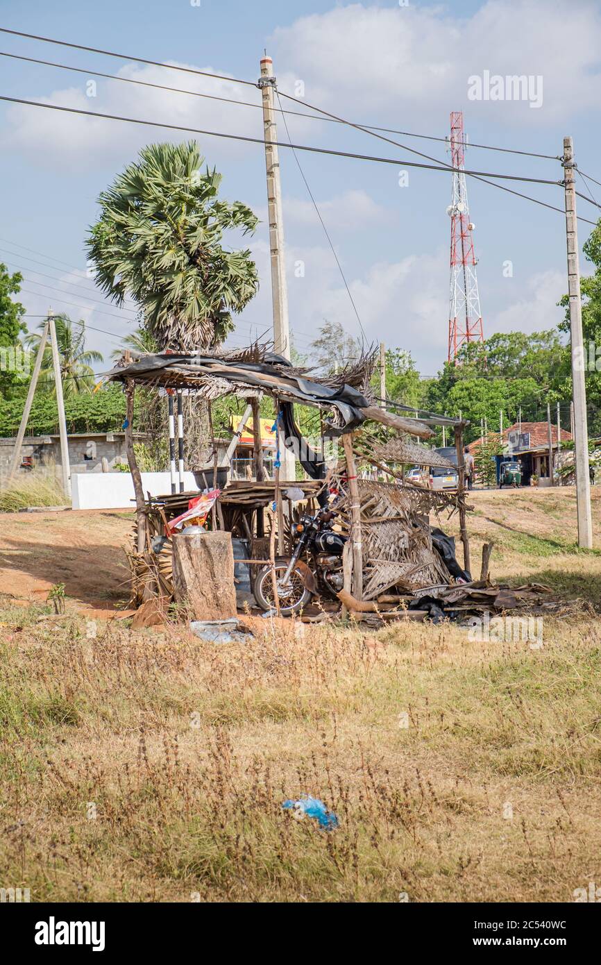 Stand di vendita self-made sul lato della strada, Sri Lanka Foto Stock